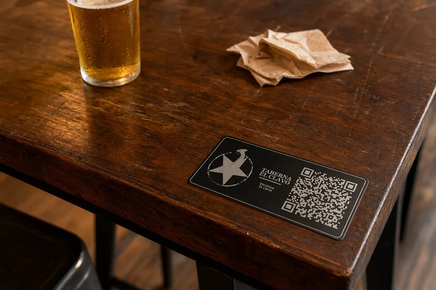 QR en mesa de Taberna El Clavo